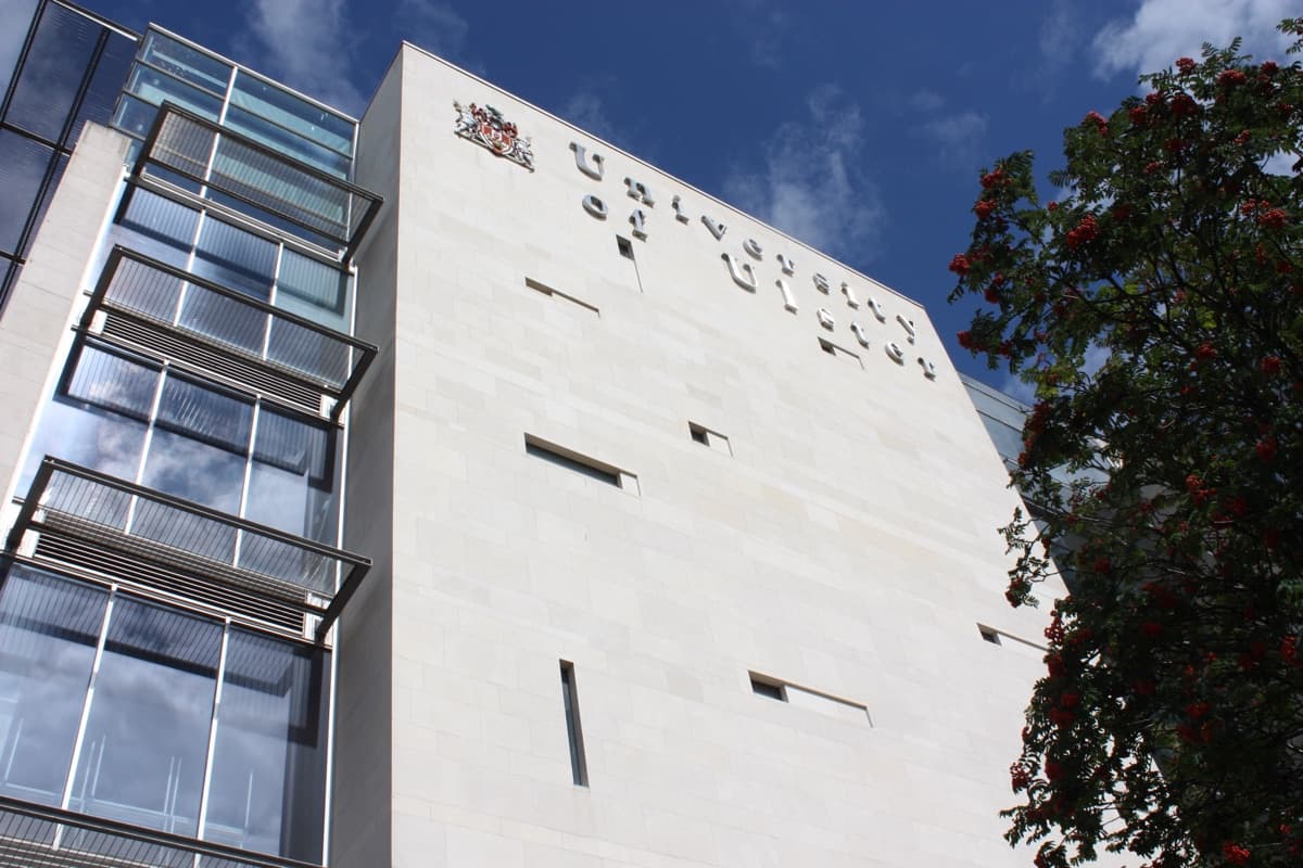 Ulster University kampüsünden bir görünüm